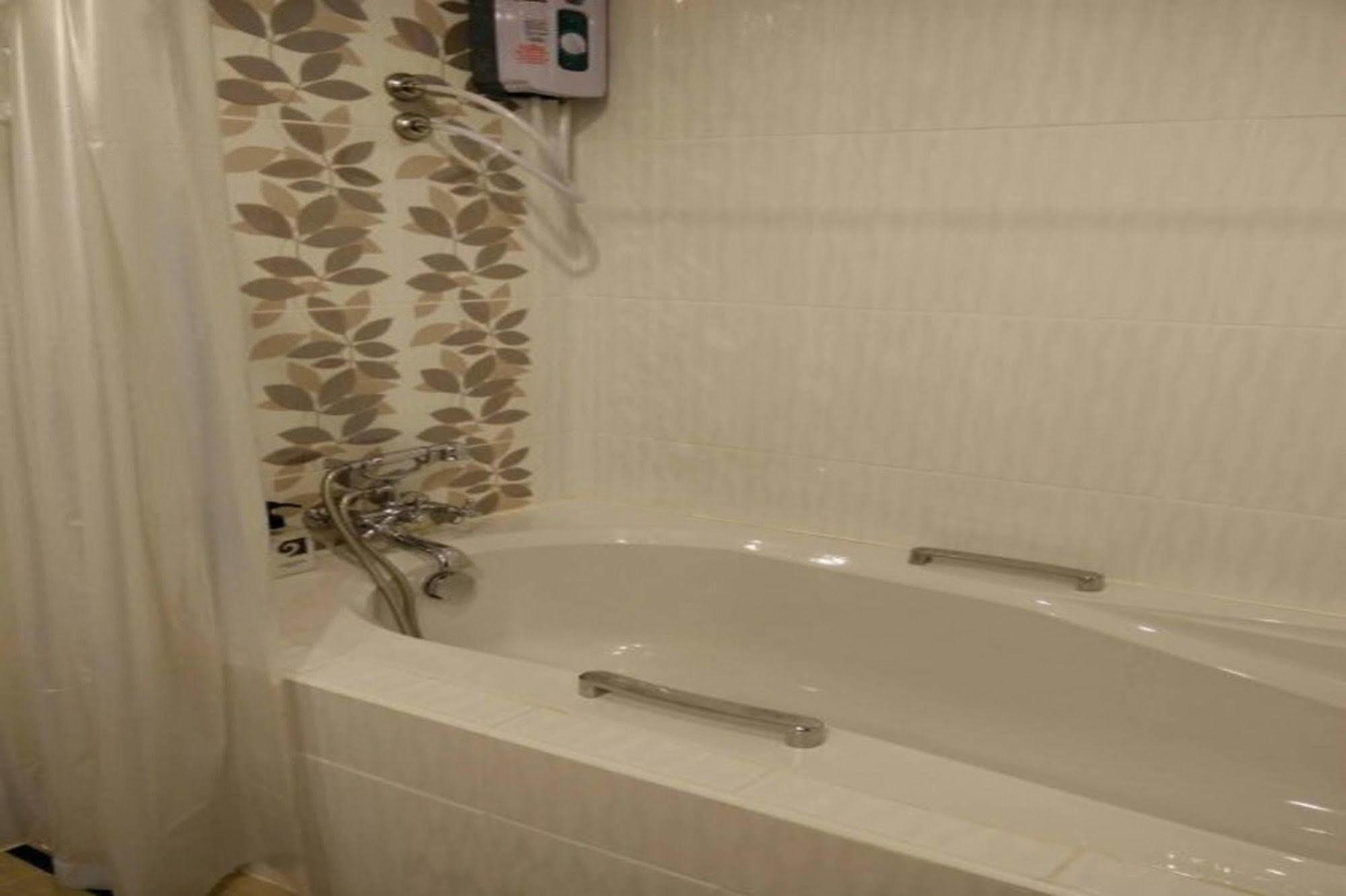 One Fu Hotel Surin Luaran gambar